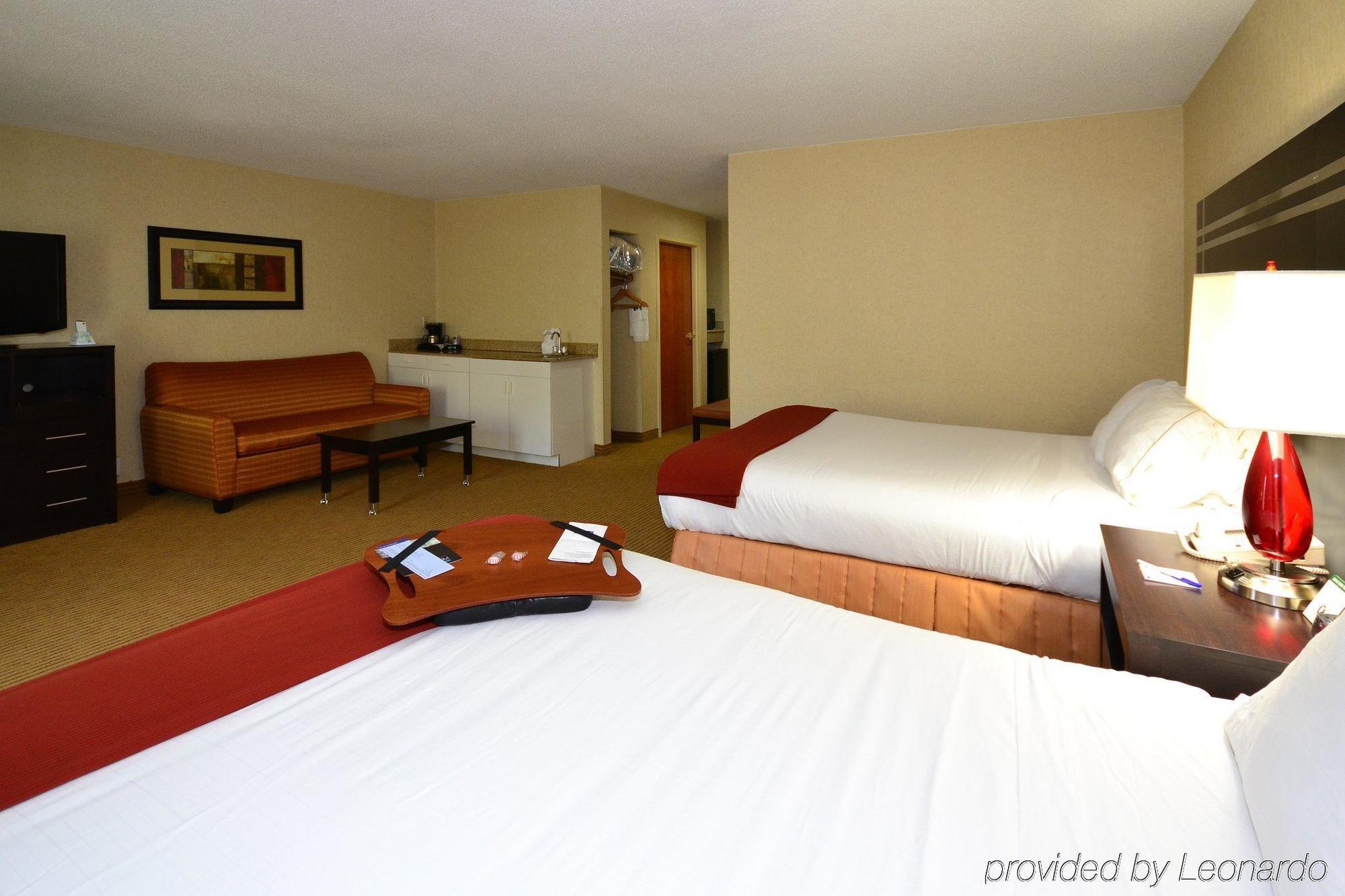 Holiday Inn Express Dublin By Ihg Extérieur photo